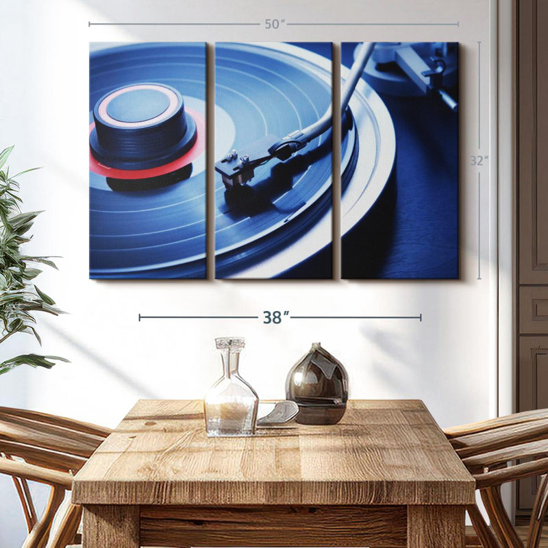 «Blue Tinted tourne-disque» sur, H 32 po x l 50 po x P 1,25 po