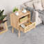Table de chevet en rotin, table d'appoint Boho avec tablette ouverte, table de chevet d'appoint en canne avec pieds en bois massif pour chambre à coucher, dortoir et petits espaces (naturel)