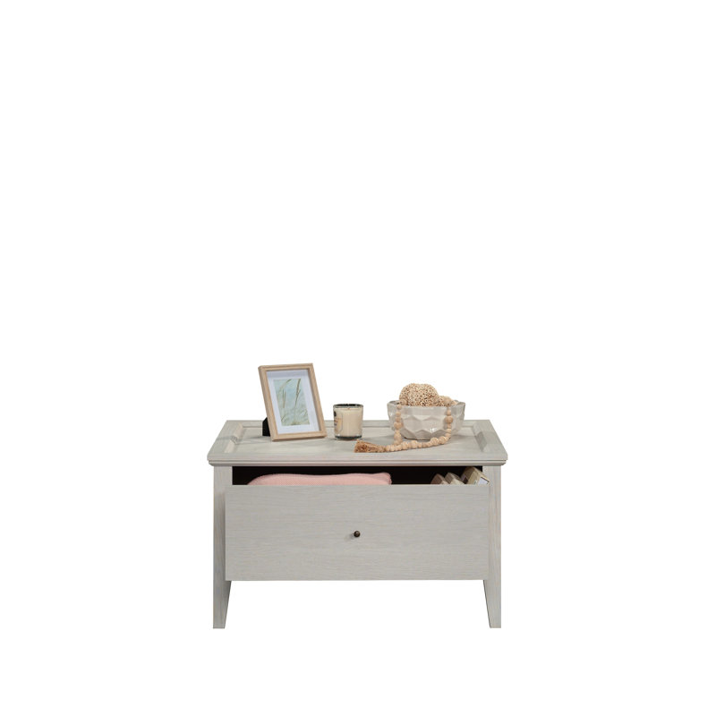Table basse grise avec une finition latérale, un motif hexagonal et un grand espace convenant à un usage domestique