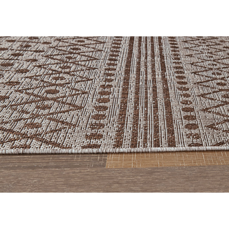 Mccaughey Geometric Indoor / Outdoor Rug, Rectangle 7'10" x 10'2"