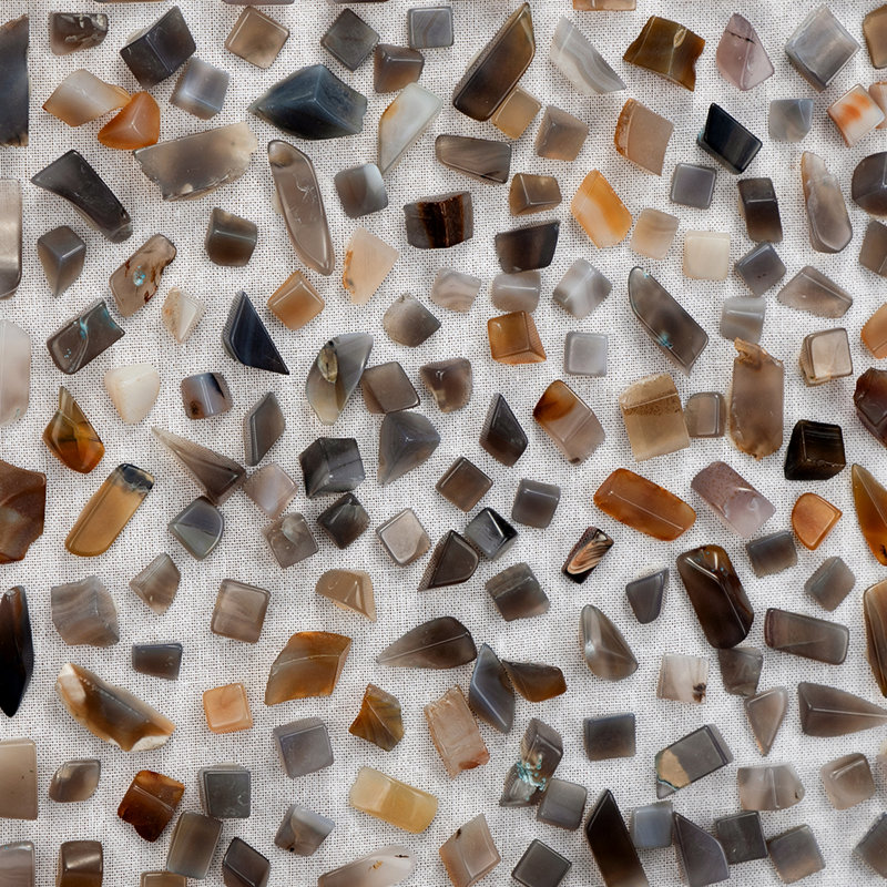 Boîte-cadre en agate noire 23,6 x 23,6 po avec cadre en velours qui ajoute de la chaleur au mur d'une boîte de bureau moderne, cadre de 23,6 po, envers en velours, multicolore, idéal pour les espaces transitionnels