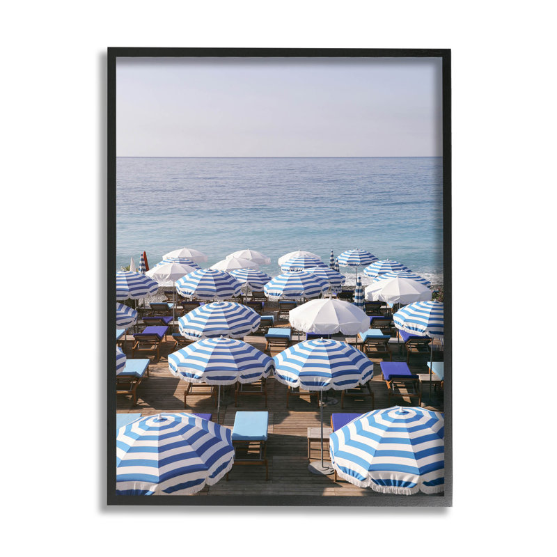 Parasol de plage, art giclée de ciel clair par Carina Okula, H 30 po x l 24 po x P 1,5 po, Giclée encadrée noir minuit