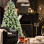 Arbre de Noël de 8 pi orné de 102 pins réalistes, 1858 pointes mixtes et une aiguille dure, conception à charnières pour une installation rapide, support en métal robuste, décor saisonnier corsé complet, 96 po de hauteur, 59 de largeur,