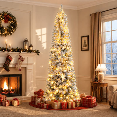 Sapin de Noël pré-éclairé avec sapin de Noël noble de 4,5 à 9 pi, mince arbre de Noël artificiel compact avec lumières DEL blanc chaud, embouts de branches réalistes en PVC et support en métal pliable pour la décoration de maison de coin
