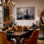 Toile d'Halloween au clair de lune sur un rocher avec des corbeaux-403240097