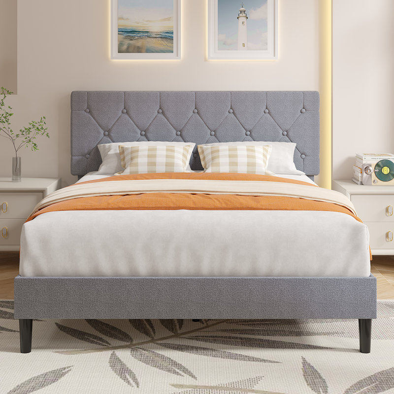 Structure de lit tapissier en velours gris avec tête de lit capitonnée à motif de losanges gris, aucun sommier tapissier requis