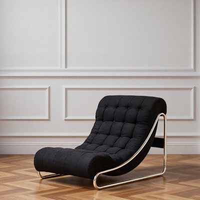 Chaise de loisir simple et confortable.