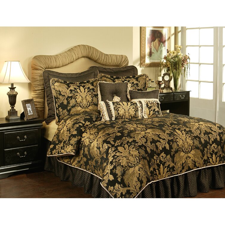 https://assets.wfcdn.com/im/24808250/resize-h755-w755%5Ecompr-r85/5991/59918397/Karol+Microfiber+Comforter+Set.jpg