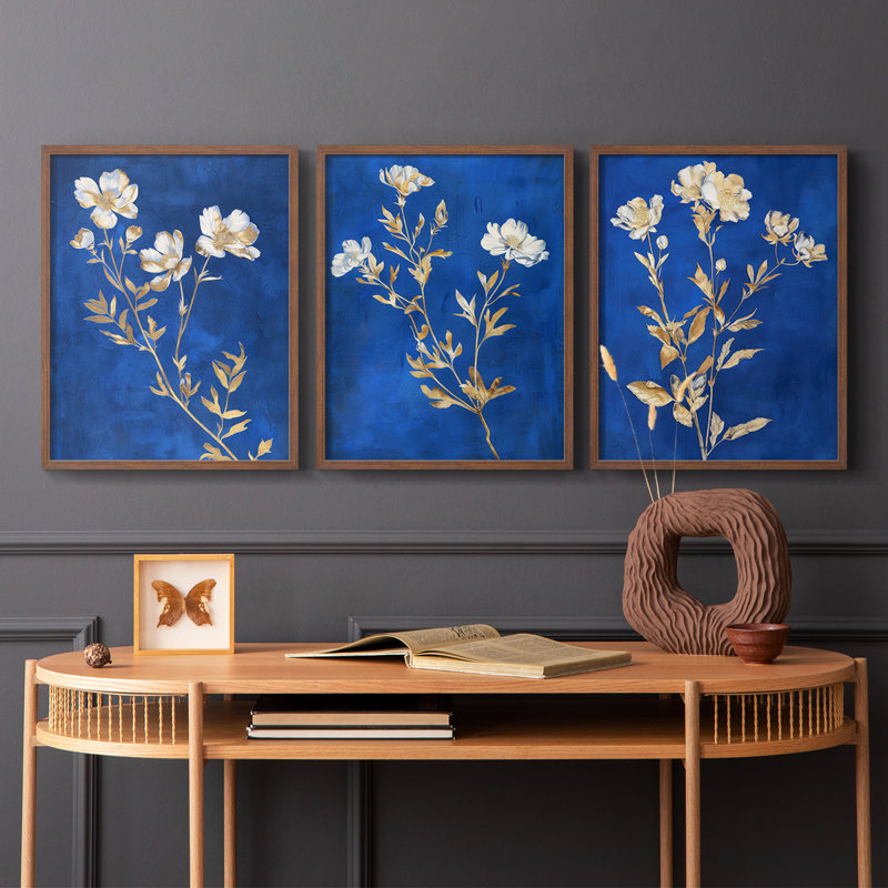 Étude florale XXV - ensemble de 3 estampes numériques - prêt à accrocher, H 28 po x l 66 po, Noyer