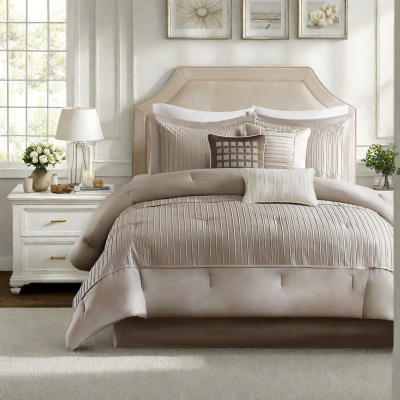 Luxurious 7-piece Polyester Bedding Set, Modern Design