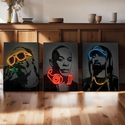 Ensemble de 3 affiches encadrées, tableaux sur toile représentant des légendes du hip-hop, portraits en noir et blanc avec accents néon, style urbain, pour salon, chambre, studio de musique et décoration intérieure moderne. Prêts à accrocher.