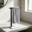 Porte-serviettes sur pied en forme de L pour salle de bain, avec base en marbre, en acier inoxydable 304, pour lavabo de cuisine ou de salle de bain. Design minimaliste moderne, fini noir mate.