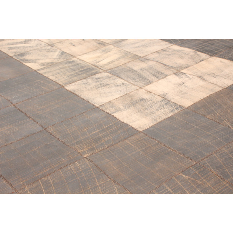 Tapis brun / beige en cuir de vache fait à la main 5 pi 7 po x 7 pi 11 po