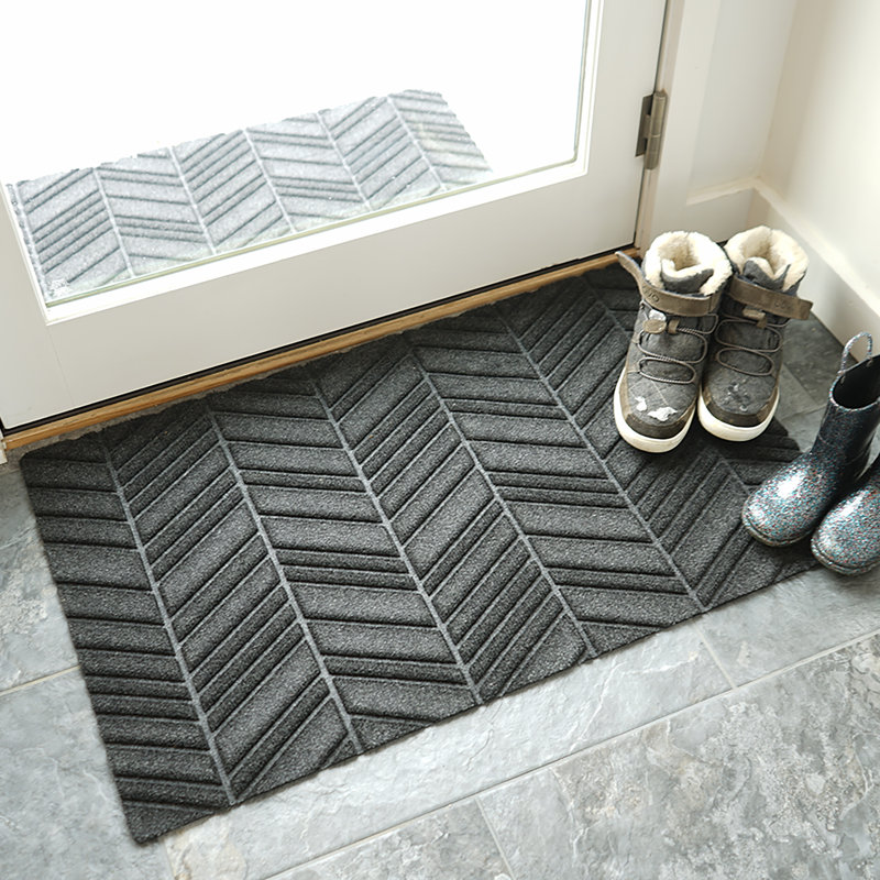 Graphite Recycled Polyester Chevron Doormat 21.5 x 35 Inches
