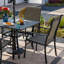 Ensemble complet de patio 7 pièces avec parasol inclinable de 9 pieds, base remplie de ciment, table carrée et 4 chaises en textilène