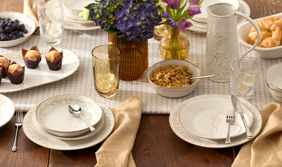 "Homespun The Perfect Complement to Meals Made with Love"