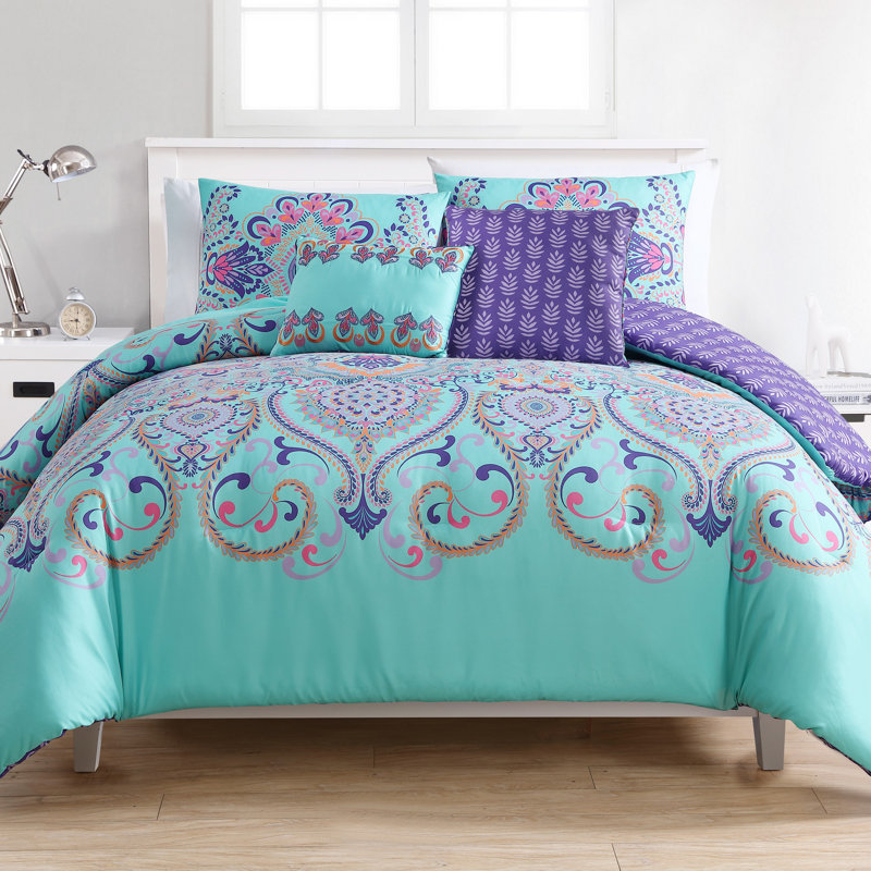 Amherst 5-Piece Reversible Damask Comforter Set, King Comforter + 2 Shams + 2 Throw Pillows