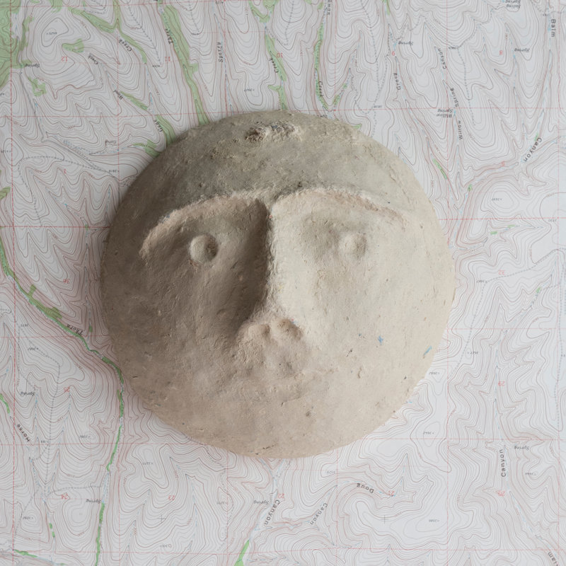 Décoration murale papier mâché lune avec visage