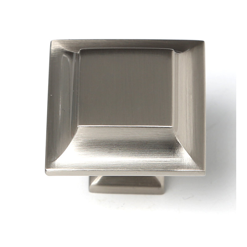 Poignée carrée Millenium, H 1,25 po x l 1,25 po x P 1 po, Chrome poli