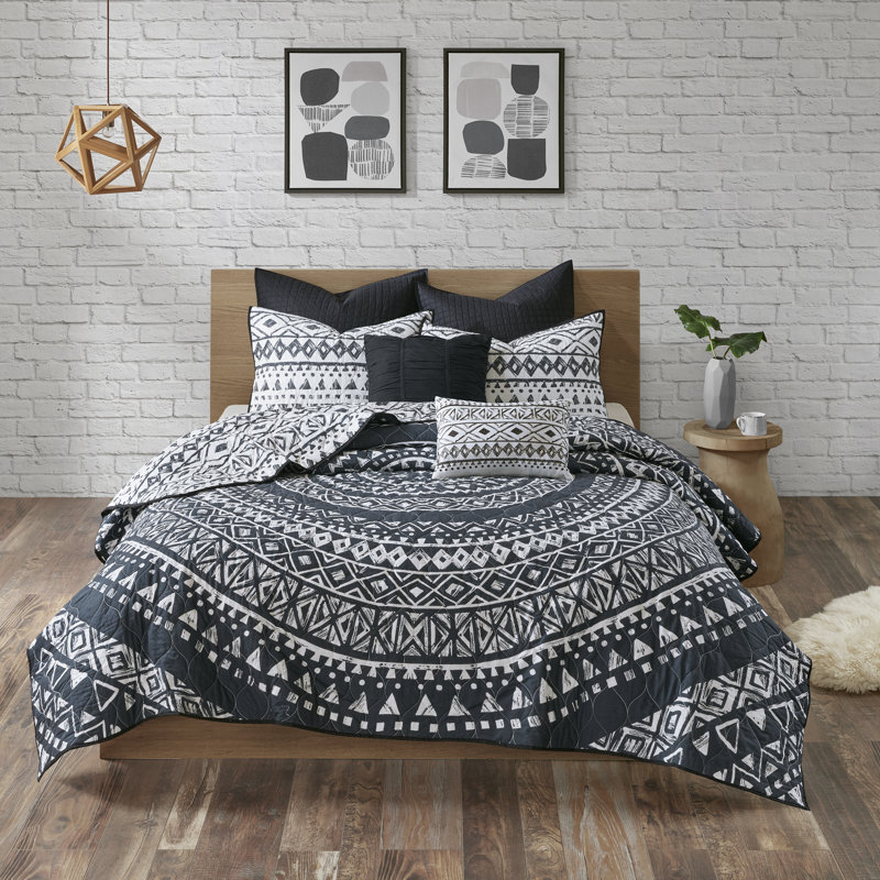 King Black Cotton Reversible Quilt Set with Decorative Pillows