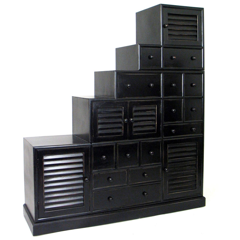 Armoire step Halloran