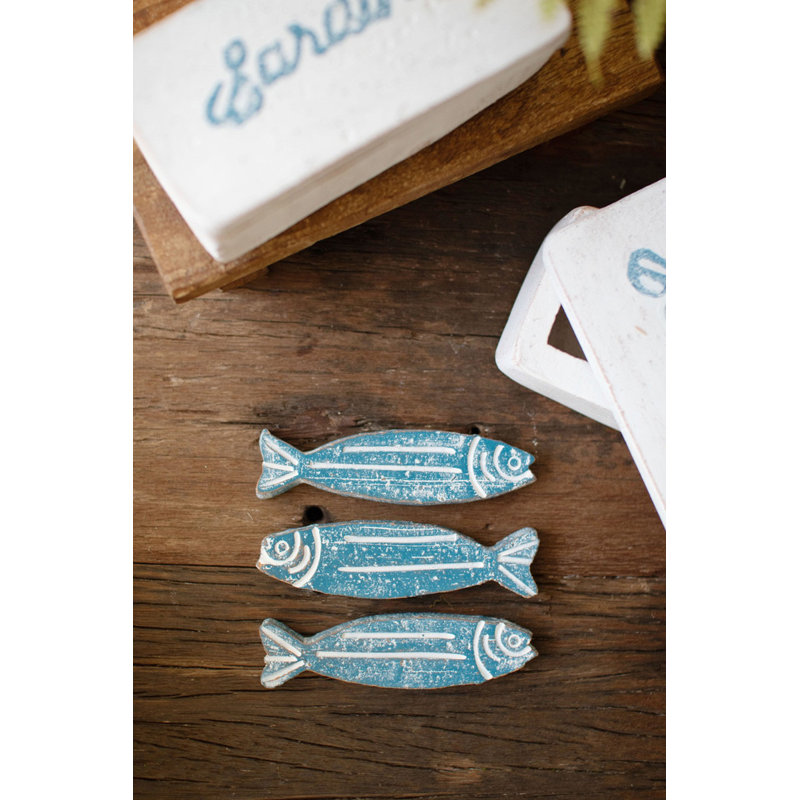  Sardines peintes dans une boîte