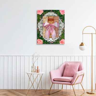 Livres romantiques avec toile en dentelle, design par Glad You Here Co.
