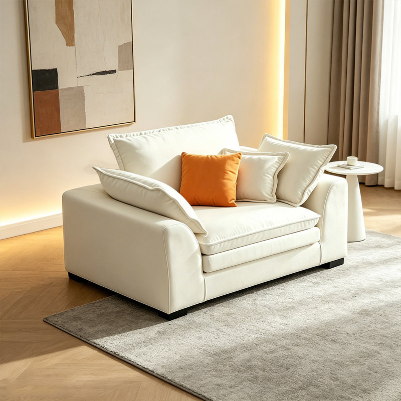 Chaise avec accoudoirs en velours blanc crème