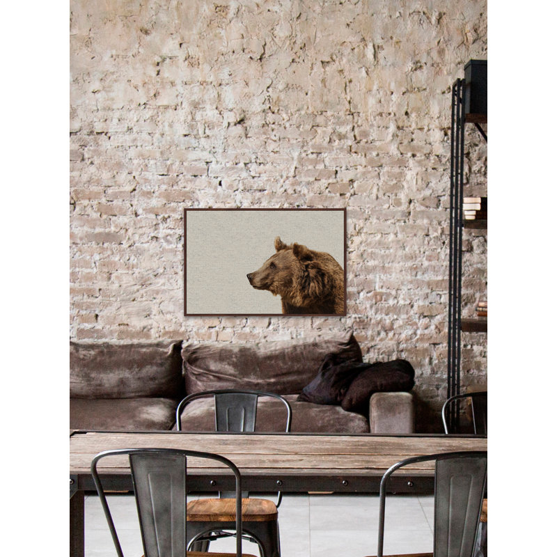 «Side Furry Bear», reproduction sur toile encadrée, H 30 po x l 45 po x P 1,5 po