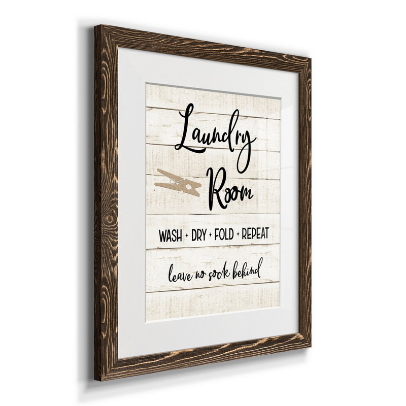 Laundry Laundry I - Cadre photo, impression d'art textuel sur papier, H 20 po x l 17 po x P 1,5 po, Cadre noyer
