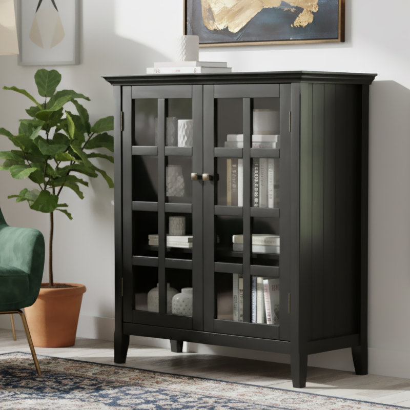 Armoire de rangement bas de style transitionnel en bois massif avec portes vitrées et tablettes réglables Acadian, Noir