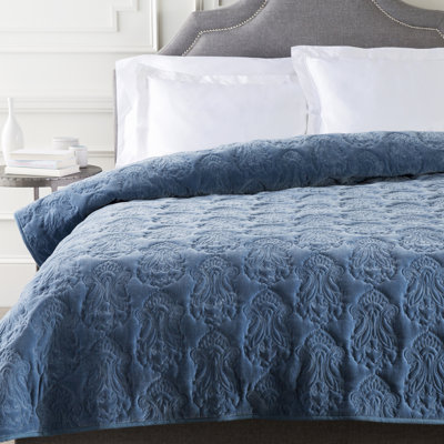 Vienna Traditional Damask Quilt