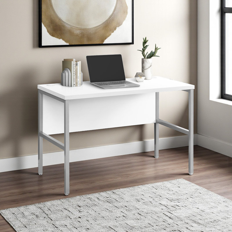 Bureau d'ordinateur à finition blanche avec pieds en métal argenté H 29,74 po x l 46,96 po x P 23,38 po Honore