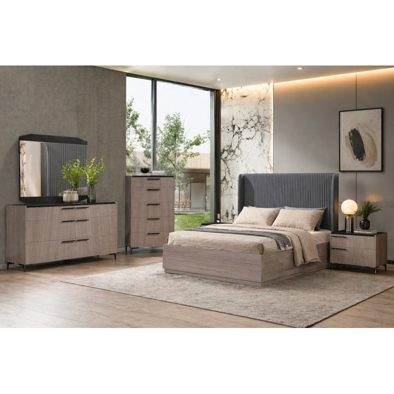 5704B0A6AD8D447EA29026DEDB8AE020, Grand lit, Ensemble de cinq pièces : lit, commode, coiffeus