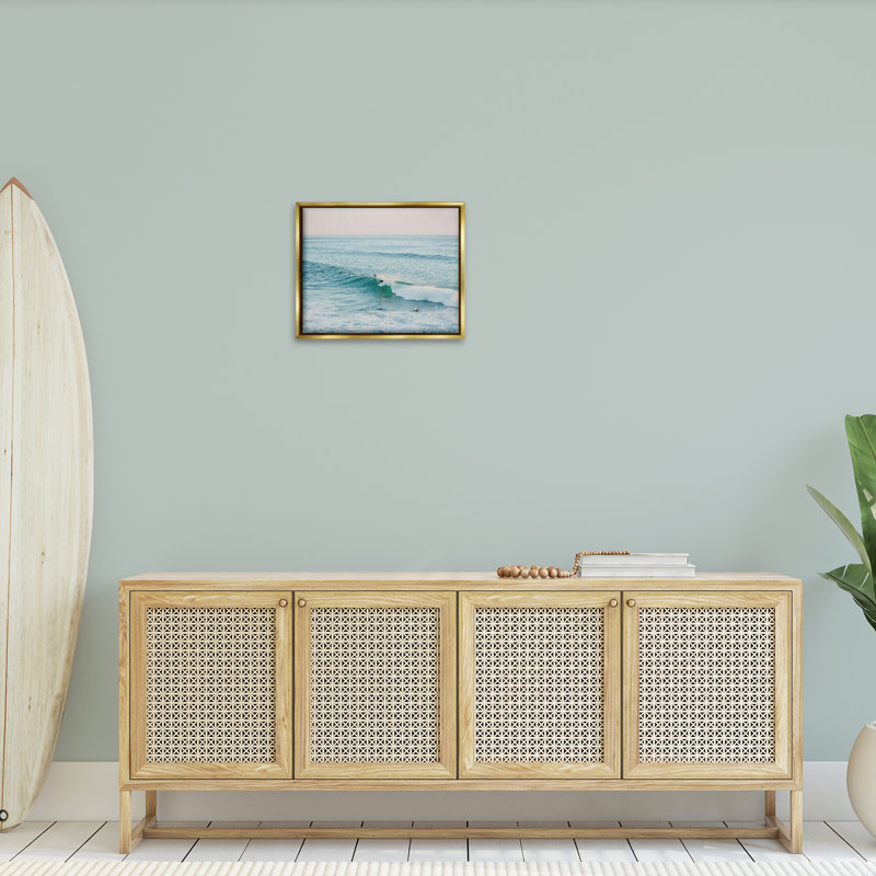 «Surfers Riding Waves Floater Frame» par Sissi et Seb sur toile, Cadre flottant métallique doré, H 21 po x l 17 po