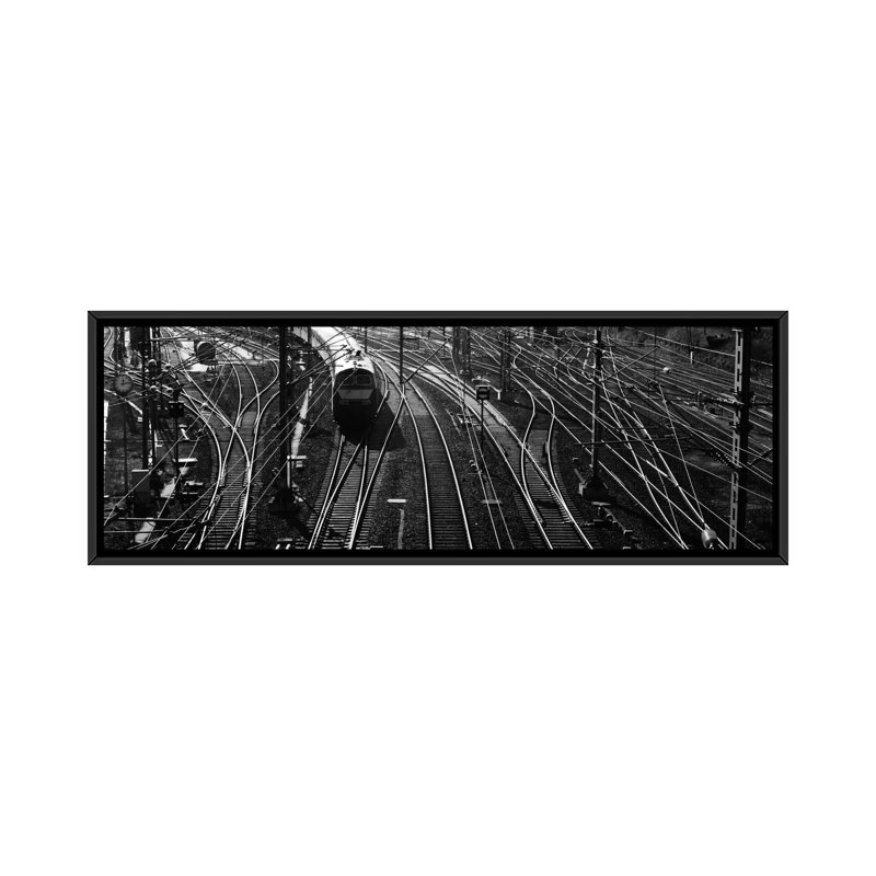 « allemagne », reproduction de photo sur toile, "allemagne" , reproduction de photo sur toile à angle haut d’un train sur rail