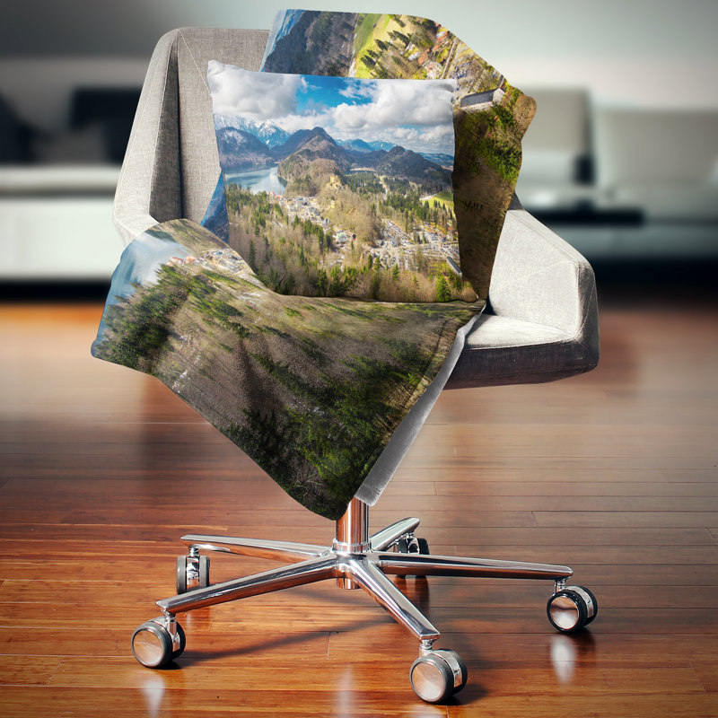 Alpes et Lacs le jour d'été - Coussin à imprimé paysage, 16 po x 16 po, Coussin décoratif