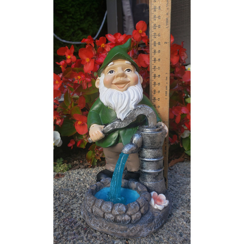 Gnome de jardin Ernell pompant de l'eau