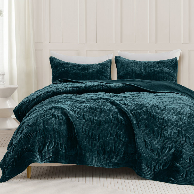 Wonderful Velvet Quilt Set 3-Piece Bedding Set For All Season, Queen Quilt + 2 Standard Shams, Lake Blue