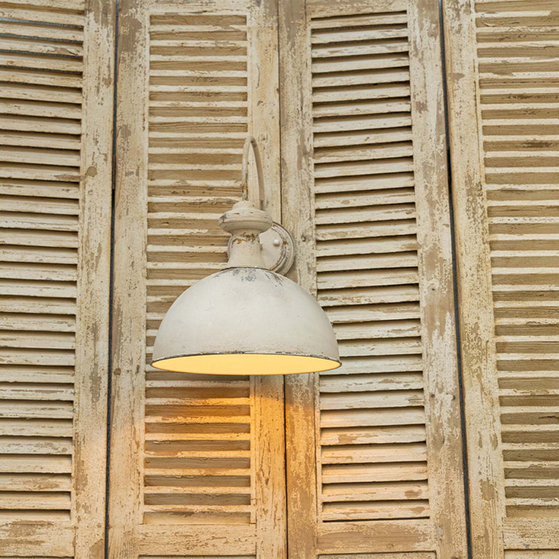 Applique murale rétro au design élégant, parfaite pour ajouter chaleur et charme à votre maison