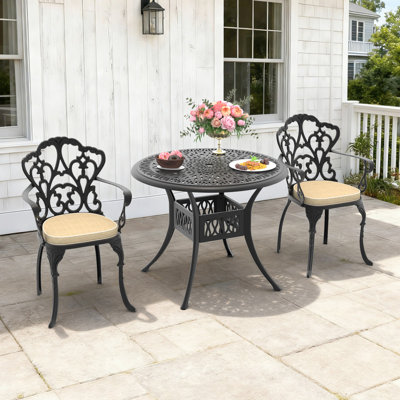 Ensemble bistro 3 pièces en fonte d'aluminium, table ronde 35,43 po avec trou pour parasol et 2 fauteuils avec coussins beiges