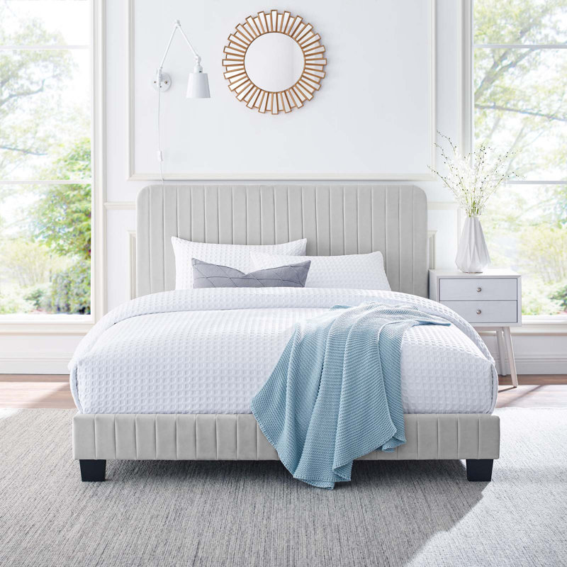 Lit plateforme en velours Celine Channel, Blanc, Très grand