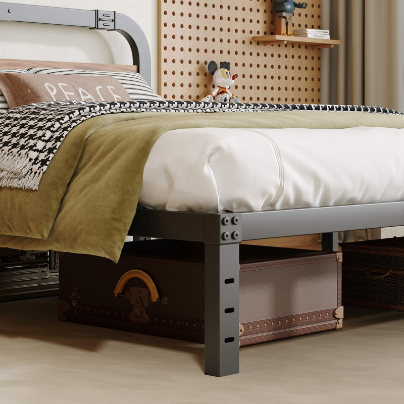 Grand lit plateforme en métal noir avec tête de lit en bois massif foncé de 40 po, rangement sous le lit, support silencieux, aucun sommier requis