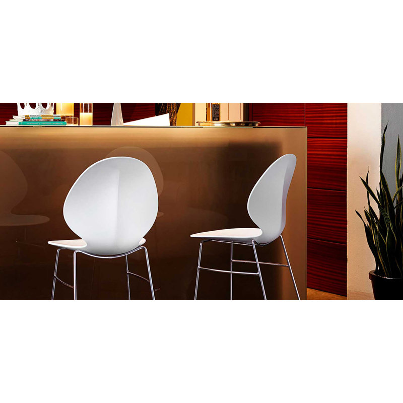 Tabouret ergonomique Basil avec base en métal, Blanc optique mat, Tabouret de comptoir (siège d'une hauteur de 26,2
