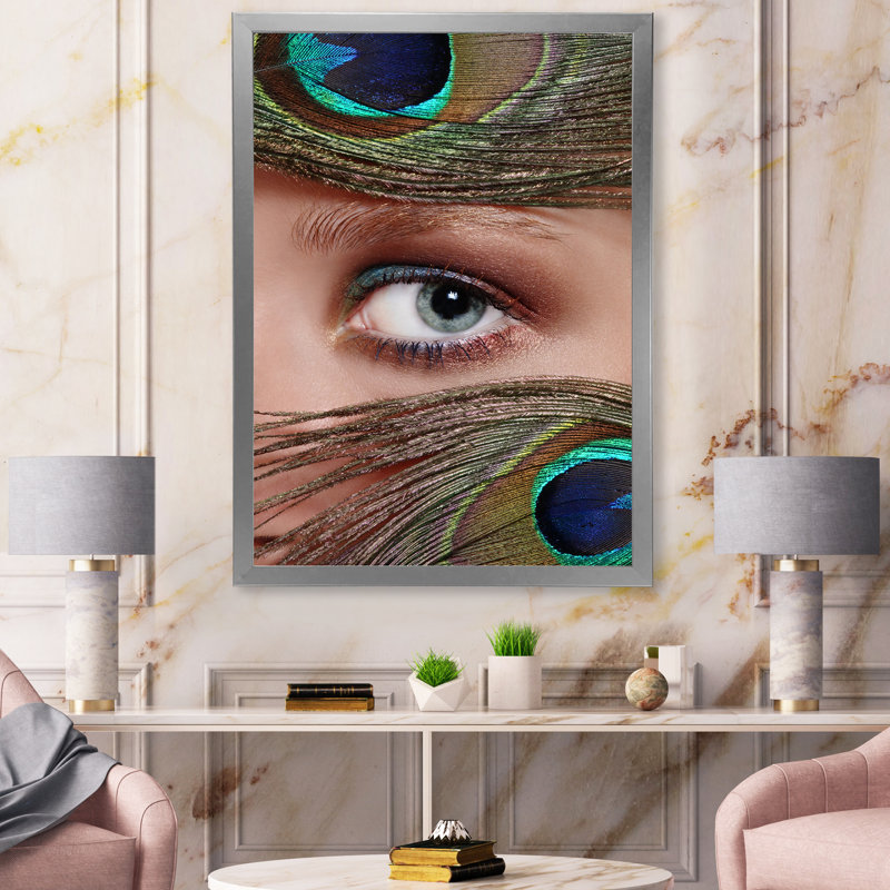 Œil et plumes de paon - Photographie sur toile, H 32 po x l 24 po x P 1,5 po, Toile avec cadre argenté
