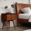 Structure de lit grand en bois massif de style Mid-Century | -132036980