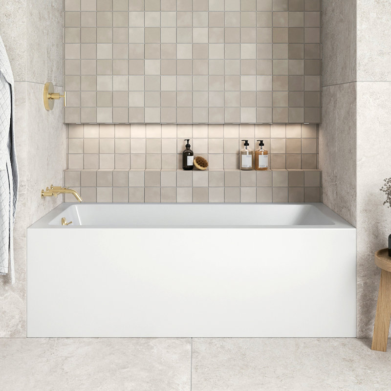 Baignoire en alcôve en acrylique blanc brillant avec drain extérieur 66 po x 32 po Streamline, Laiton poli