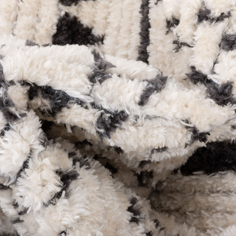 Handmade Beige and Gray Diamond Pattern Runner Rug