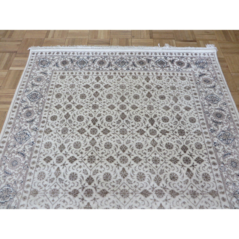 Tapis ivoire en laine / soie noué à la main Sherika, Rectangle 4 pi 9 po x 6 pi 9 po