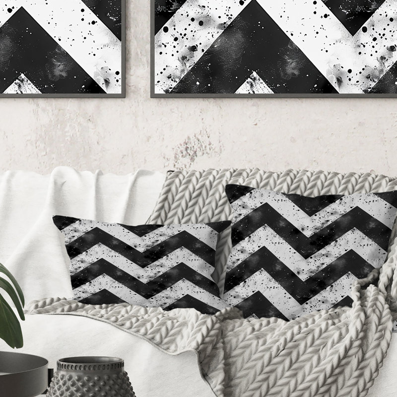 Chevron Flow III - Coussin décoratif à chevrons, Noir / blanc, H 18 po x H 18 po